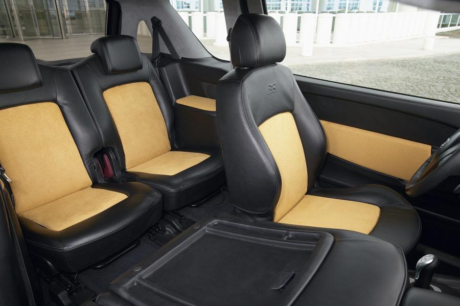 Интерьер Peugeot 1007 RC Concept 2004 года  (фото 3 из 35)